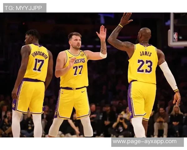 老詹东契奇接连受伤岁月无情显现詹姆斯状态下滑的无奈与挑战